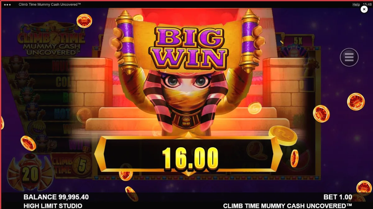 Tampilan layar slot Climb Time Mummy Cash Uncovered dengan gulungan berbingkai emas di tengah lanskap malam Mesir yang mistis.